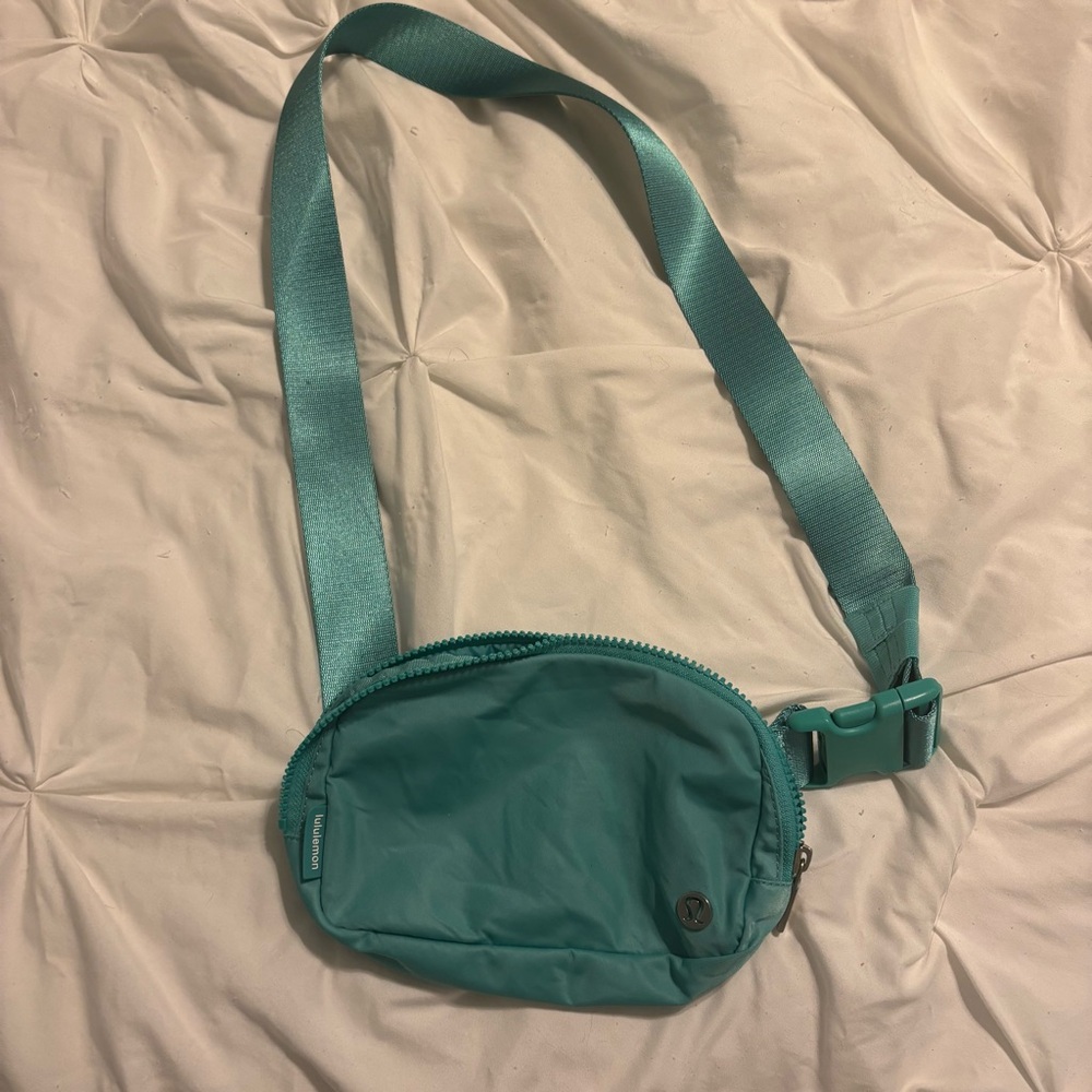 Luluemon belt bag, paradise green